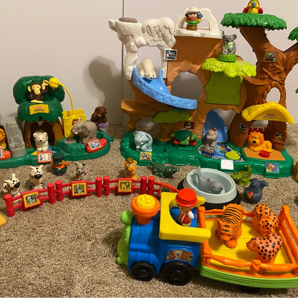 Fisher-Price 2 Jungle Safari/Zoo Playsets + Train and 2 Books